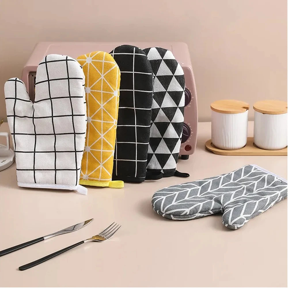 Heat Resistant Oven Mitts Set