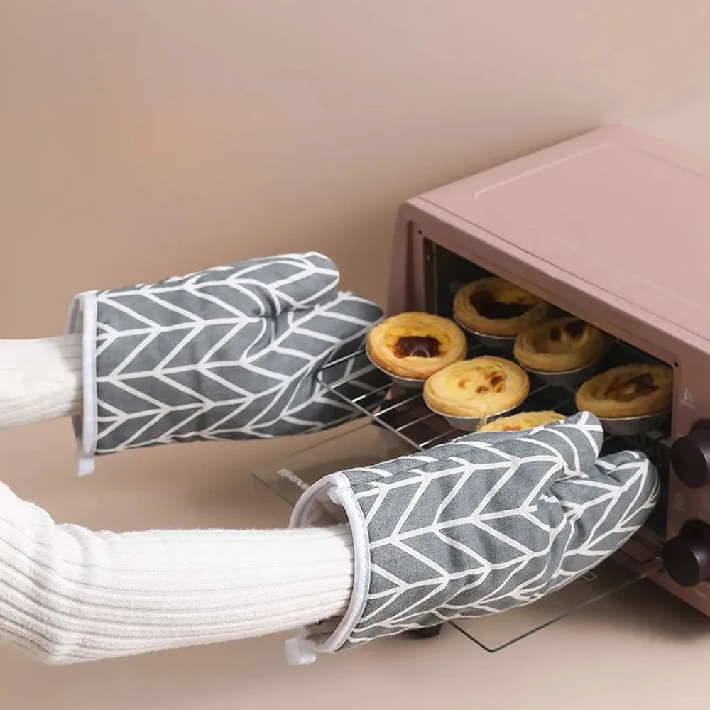 Heat Resistant Oven Mitts Set