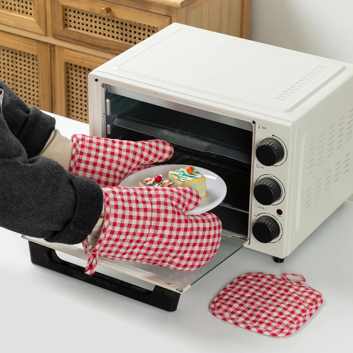 4pc Set Heat Resistant Baking Gloves