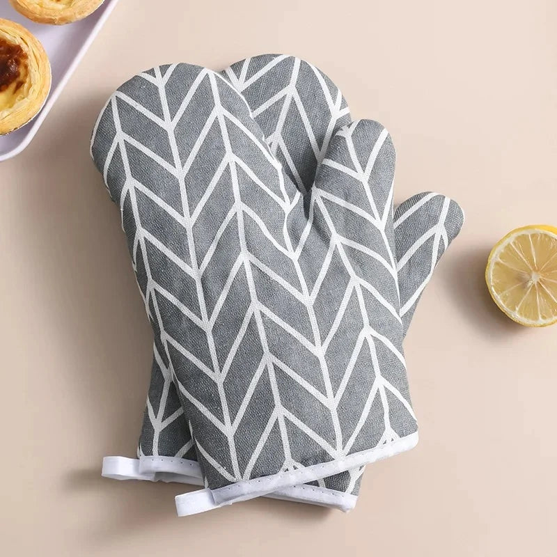Heat Resistant Oven Mitts Set